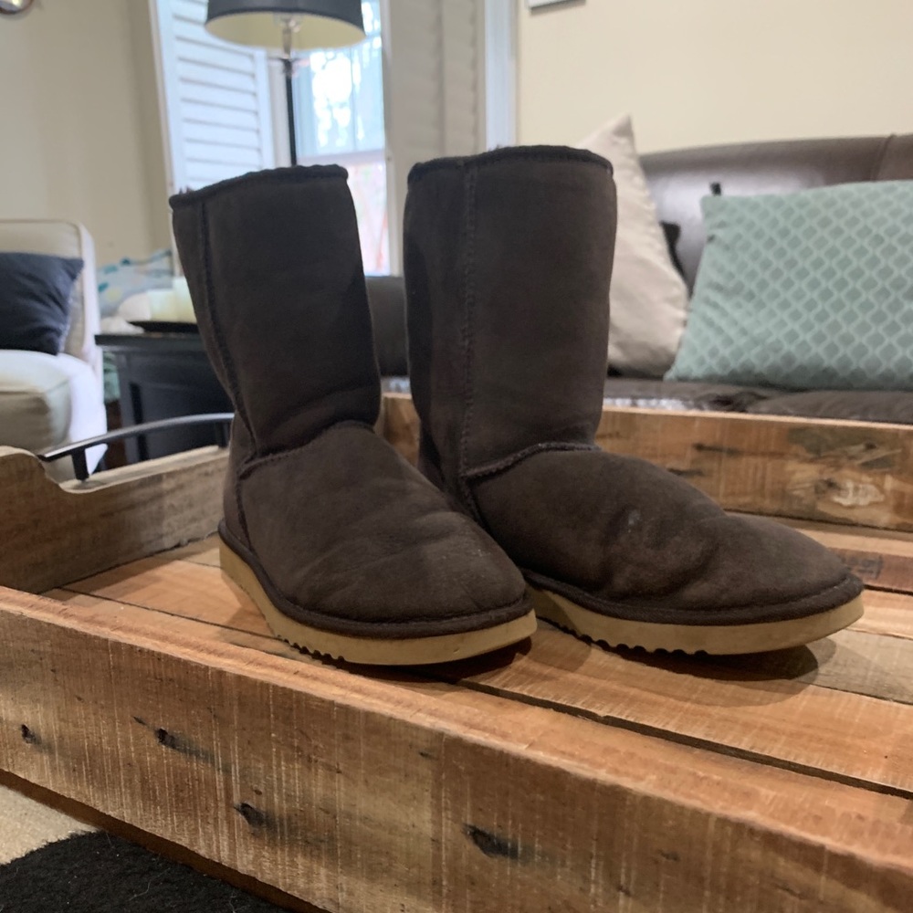 Dark brown UGGS. Worn 2 times sz8
